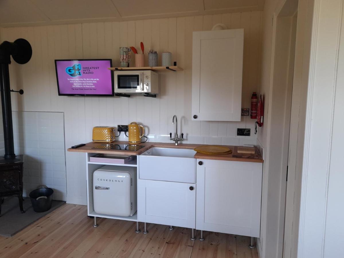 Dinky'S Den Apartment โคเวอร์แรค ภายนอก รูปภาพ