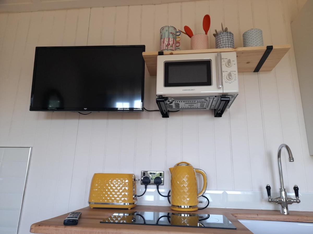 Dinky'S Den Apartment โคเวอร์แรค ภายนอก รูปภาพ