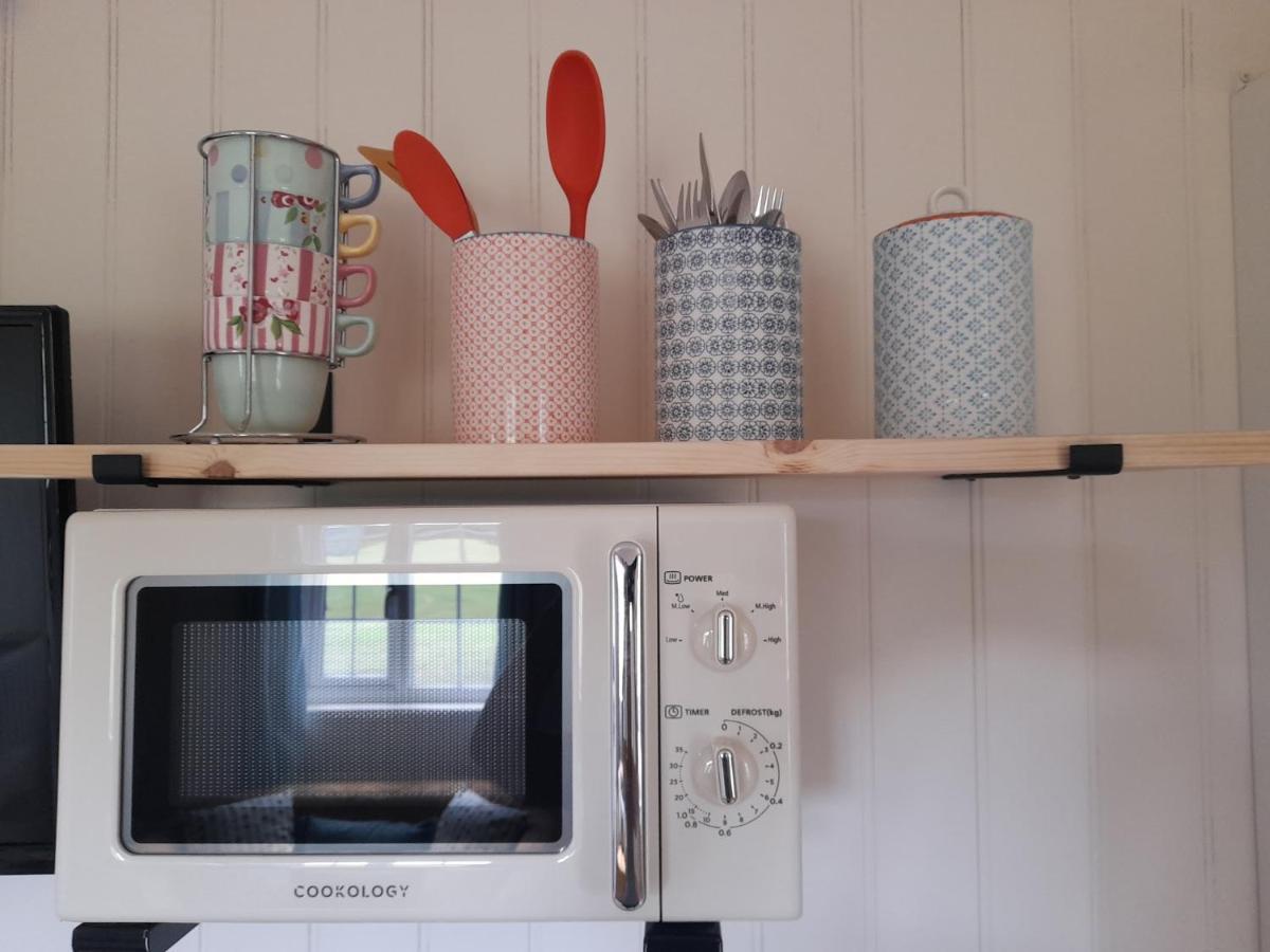 Dinky'S Den Apartment โคเวอร์แรค ภายนอก รูปภาพ