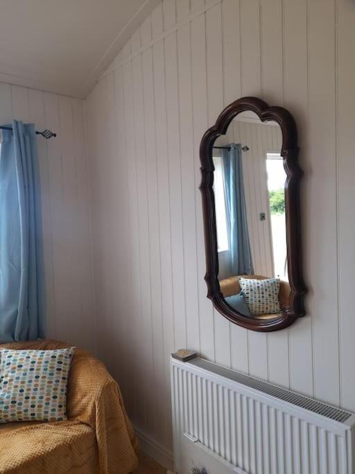 Dinky'S Den Apartment โคเวอร์แรค ภายนอก รูปภาพ