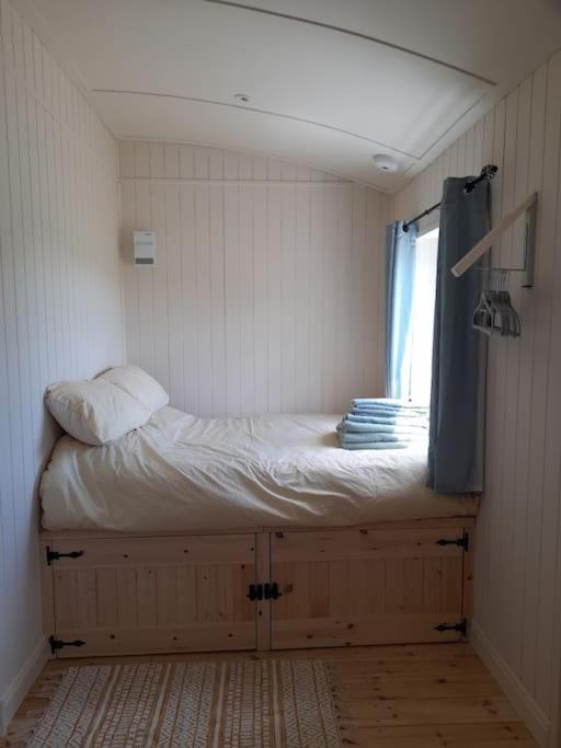Dinky'S Den Apartment โคเวอร์แรค ภายนอก รูปภาพ