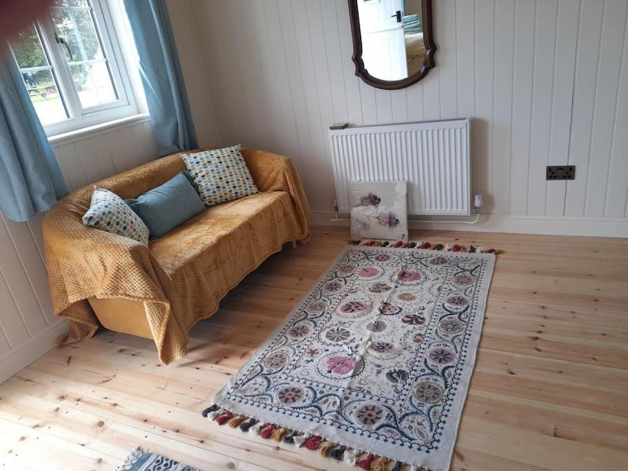 Dinky'S Den Apartment โคเวอร์แรค ภายนอก รูปภาพ