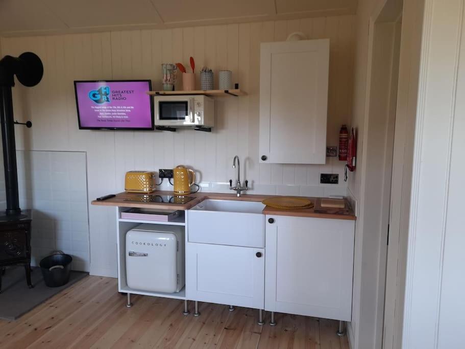 Dinky'S Den Apartment โคเวอร์แรค ภายนอก รูปภาพ
